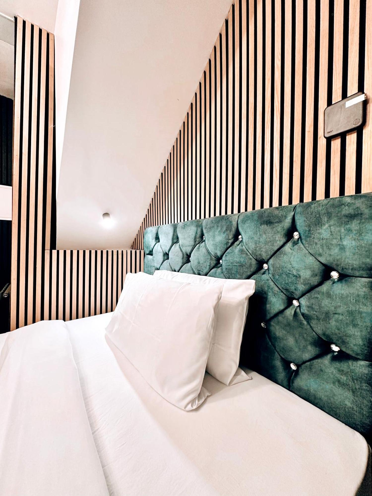G Eighty Four Aparthotel London Exterior photo