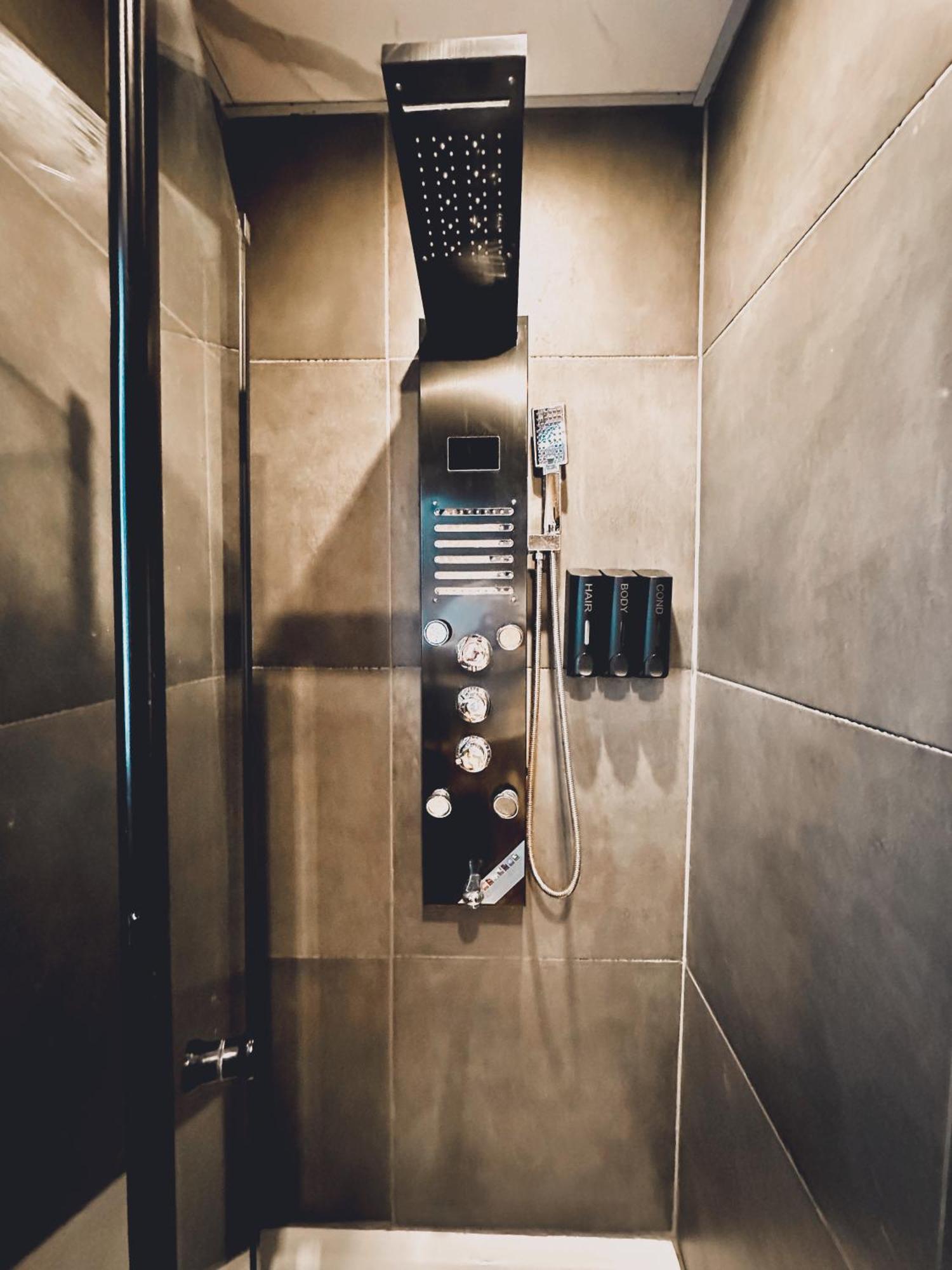 G Eighty Four Aparthotel London Exterior photo