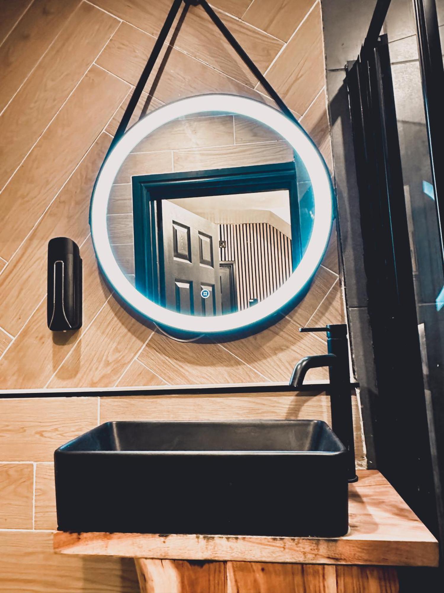 G Eighty Four Aparthotel London Exterior photo