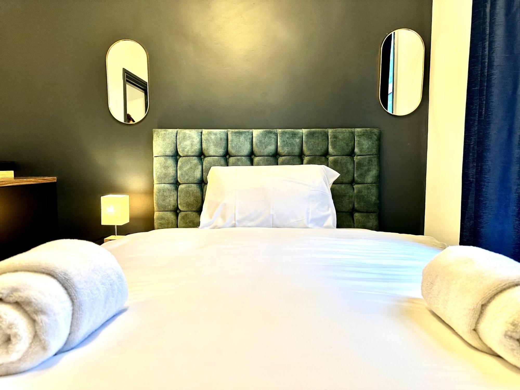 G Eighty Four Aparthotel London Exterior photo