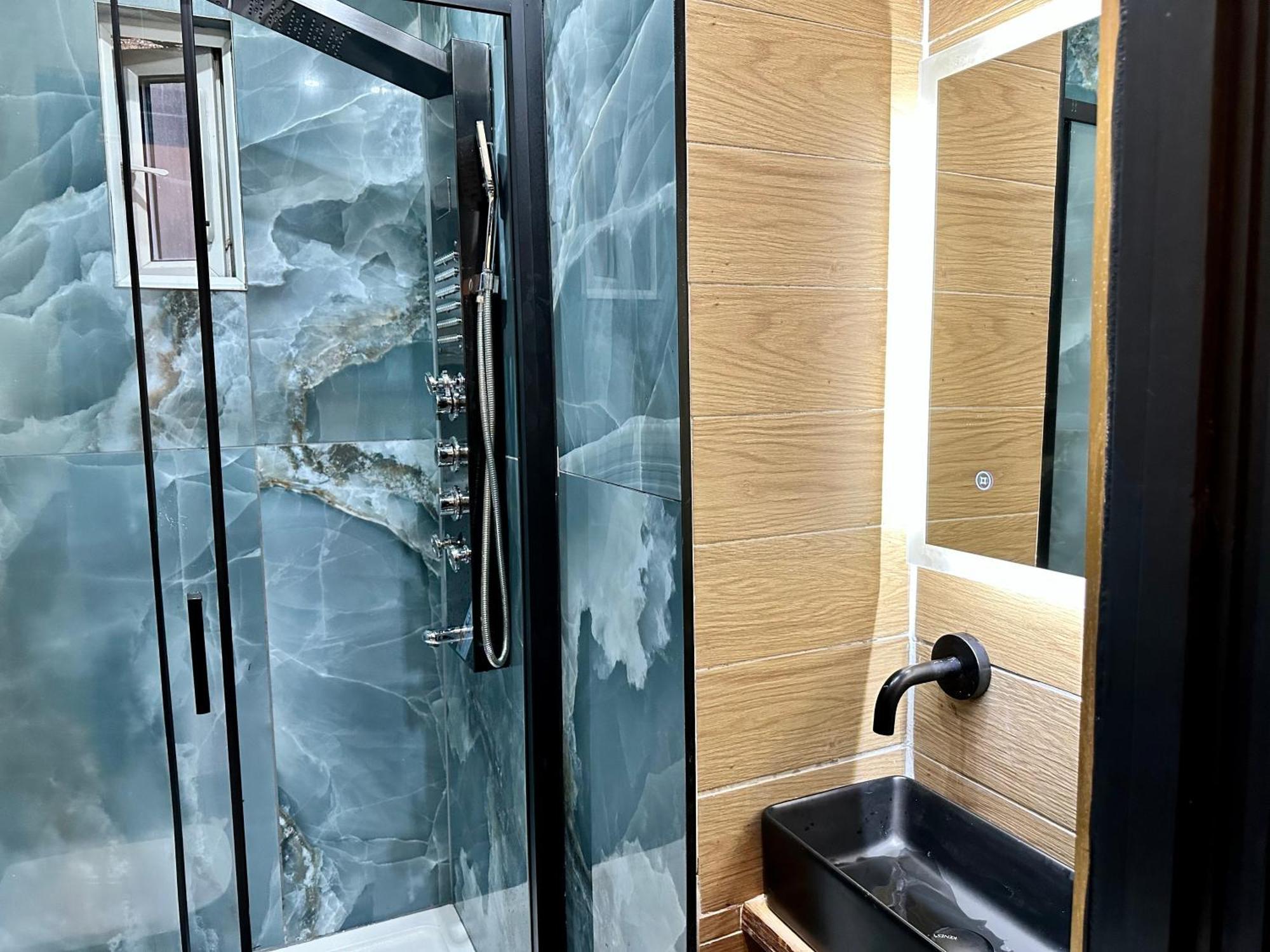 G Eighty Four Aparthotel London Exterior photo