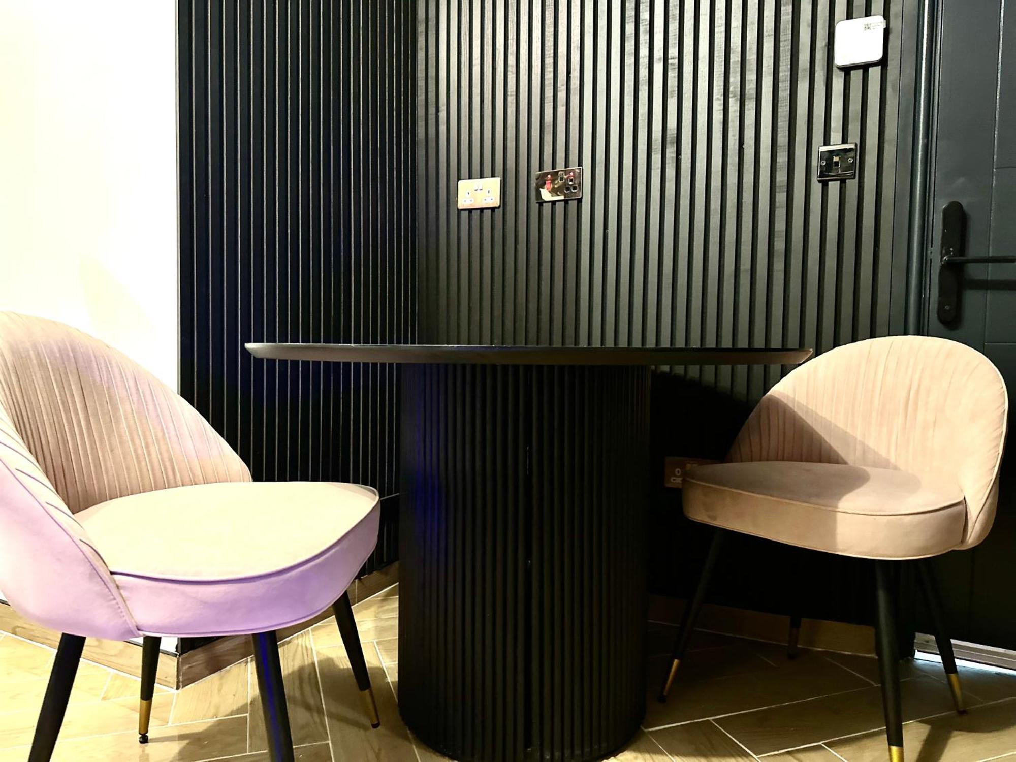 G Eighty Four Aparthotel London Exterior photo